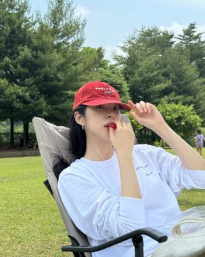 Seo Eun-soo Instagram - 긴머리 안뇽,,, ✂️
