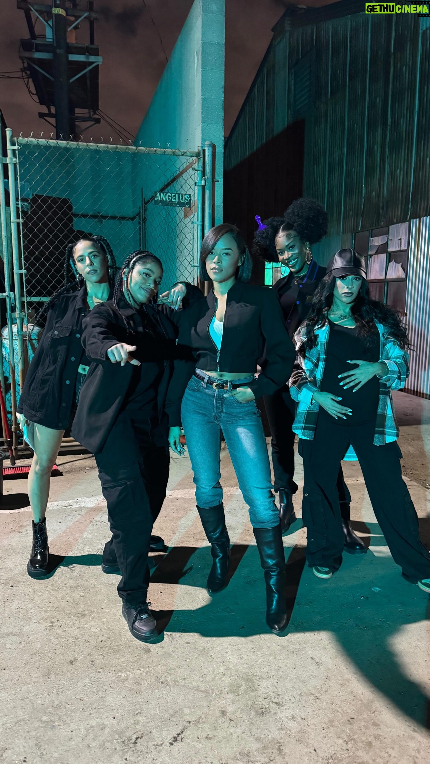 Serayah - 195.2K Likes - Now it’s our turn to set it off!!! The official trailer for #ROBBIN is finally here! Tune in 8/10 exclusively on @tubi
@therealjadahblue
@ericapinkett @gavinturek
@lelihernandez @lawrencerobinson @robinnelee @taymourghazi @wesleyjonathan @michaeltoland @mswhitneybowers @stepehenbarrington @jackieritzzz @actorchrismoss @itslabuck @sandrasantiago_official @tainelson @titomotivated @theaustinuku @itsericlum @mamanetta34 @franksforreal @ebonayre
Make up by @iammiyahouston
Costume Designed by @earanequa
Produced by @iamjuanitastokes
Written & Produced by @marqueshouston
Written / Produced & Directed by @chrisstokes1969
#MakeItATubiNight #AnotherFootageFilmsHit