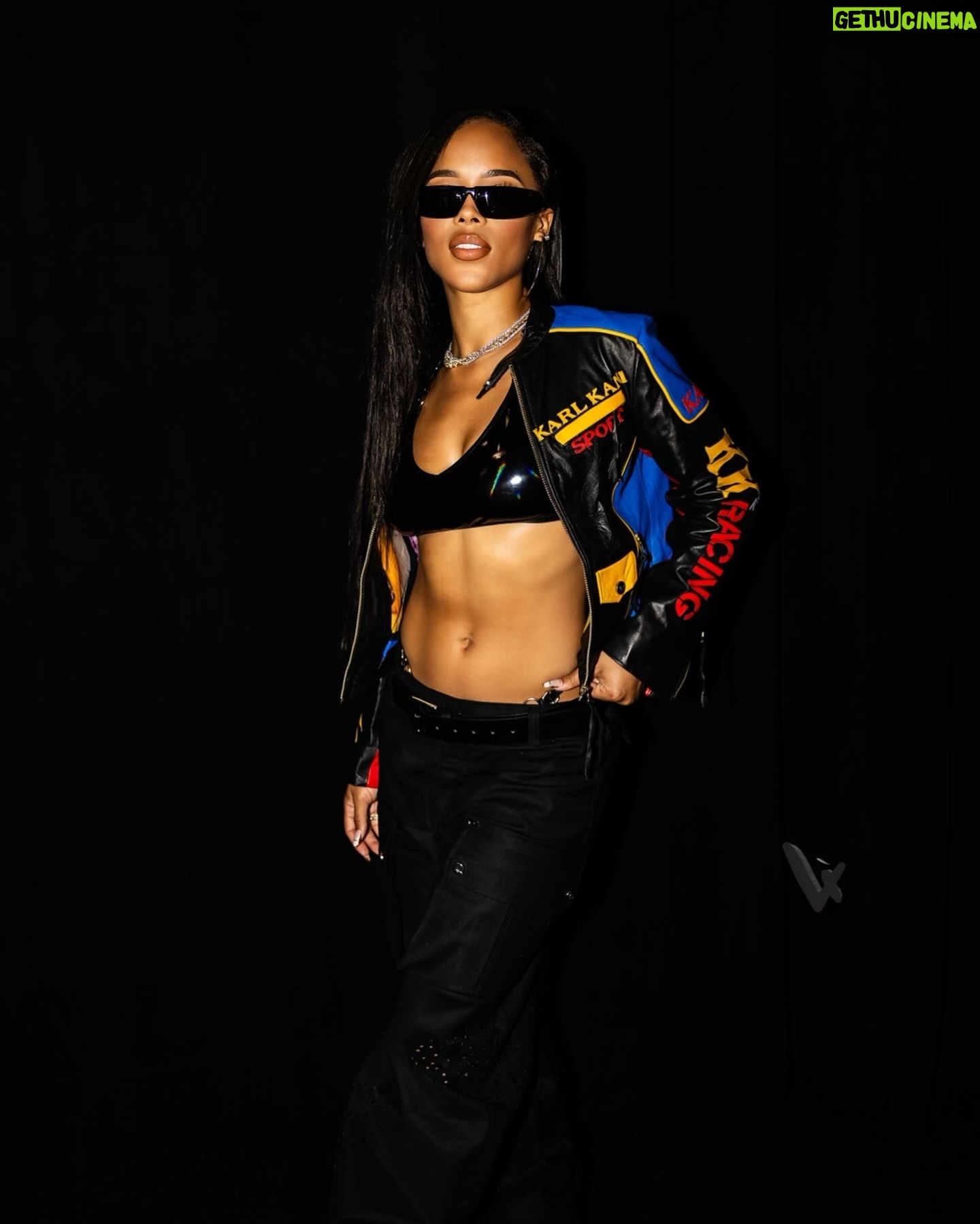 Serayah - 123K Likes - Where do I even start ! Performing a tribute for Aaliyah was so full circle for me Iāve always been infatuated with her essence, swag and her music. Thankyou @bryanmichaelcox and @essencefest for the amazing opportunity. Happy 30 years Essence Fest! šš½š„¹ āØ
I appreciate @karlkani for allowing me to perform with a 1 of 1 original piece that Aaliyah actually wore !! *gagging*!!!š¦
#Flowers #Essencefest
Fit @aaronchristmon @marquisemiller
šø @the.vxsionary