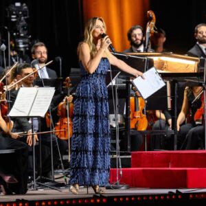 Serena Autieri Instagram - Una serata magnifica ‘Puccini secondo Muti’. Orgogliosa di essere italiana 🇮🇹

@mic_italia 
@riccardomutimusic 
@orchestracherubini 
@raicultura 
@instarai3 

Dress: @giorgioarmani 
Gioielli: @roberto_coin