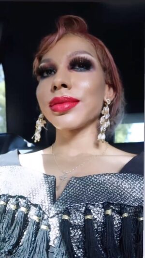 Serena Chacha Instagram - When wanting to do-it-all meets being-done and they fall in love 😍 
Do I say: 🎥reel by Me? Lol 
Dressed in @vee.monique 
Makeup and hair by #makeupbymyron 
Smile and aesthetics @islandcitydental 
#wednesday #wednesdaywisdom #wednesdaymotivation #mua #wig #lacefrontwigs #wigstyling #contentcreator