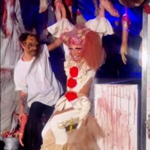 Serena Chacha Instagram - Serena ChaCha as Pennywise’s Nightmare in NO WAY OUT @nowayoutmiami @itmovieofficial 
Produced by Me 🎬@_donniefit_
Special thanks to 
@jencarlosmusic @thebeatssquad 

#serenachacha #halloween #hunted #huntedhouse