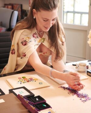 Serenay Sarıkaya Instagram - Last week at Lucia’s Gem’s Table💎 The queen of the @bvlgari 👑♥️🌹

#bvlgari 

#işbirliği