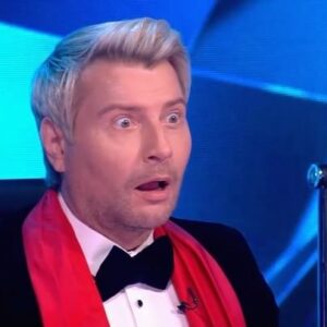 Sergey Lazarev Instagram - Упс! Я сделал ЭТО снова) 😂😂😉 
Шоу «Маска» спецвыпуск! В конце видео версии жюри и снятие маски😉
С Днем Рождения, дорогой Игорь Яковлевич! @igorkrutoy65 
Спасибо за музыку, спасибо за дружбу! Спасибо за помощь и поддержку в трудную минуту!!! Спасибо за всё! Люблю и уважаю безмерно!!❤️🙏
Будьте здоровы!  С Днем Рождения! 
#лазарев #сергейлазарев #крутойигорь #деньрождения #маска #скат #шоумаска #скорпион