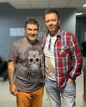 Sergey Netiyevskiy Instagram - Посетил новый концерт Евгения Гришковца @egrishkovets «Порядок слов»- скажу , что это один из лучших его концертов! 👍Автор, виртуозно владея словами , прошелся по всем струнам души зрителей, вытащил разные эмоции- от безудержного смеха до комка в горле со слезой. Очень много точно подмеченных жизненных ситуаций, близких каждому. Тонко, глубоко, интеллектуально, смешно и жизненно! 🕺Рекомендую всем!

#гришковец #гришковецевгений #уральскиепельмени #нетиевский #смех #юмор #выходные #импровизация #драма #москва