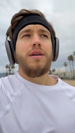 Sergey Romanovich Instagram - Хватит завидовать тем, кто этого не заслуживает.