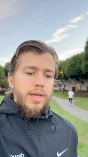 Sergey Romanovich Instagram - Хватит слушать всех вокруг и игнорировать самого себя.