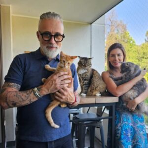 Sergi Arola Instagram - Feliz #diadelgato a todas y todos!!!!
@fran_laree 
#ramsesthecat 
#lentesthecat 
#guantesthecat