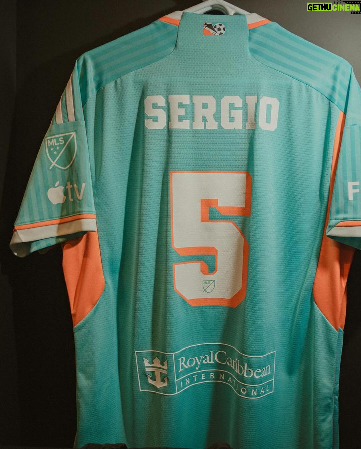 Sergio Busquets - 263.2K Likes - INTER MIAMI 🩵🏝️🐬 @intermiamicf 3