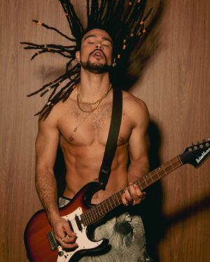 Sergio Malheiros Instagram - 🎸🤙🏾😅 

📸 @brunnorangel @ma.feitosa