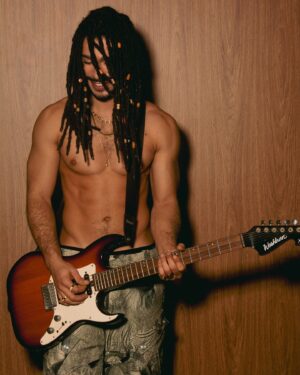 Sergio Malheiros Instagram - 🎸🤙🏾😅 

📸 @brunnorangel @ma.feitosa