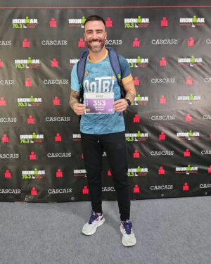 Sérgio Rosado Instagram - Dorsal 353 💪🏻😉 ... Não hesitem em embarcar em uma aventura, pois a vida pertence aos que arriscam.

#ironman #ironmancascais #ironmanportugal 
#ironmaneurope #irontriathlon #ironmanlife

#triathlon #easyspin #tri #swimbikerun #triathlete #swim #bike #run #openwater #race #racing #sports #triathlonlife