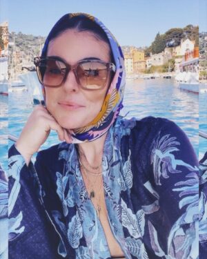 Serinda Swan Instagram - 🦢🦢 on a boat
(@arielswan that last pic thought 😝)

So grateful for this day, and to my friends and family (and those friends that I call family) ❤️ 

My dearest AA, you know how to make me truly feel seen and cared for, and Ariel how you managed to pull this off I will be forever grateful. Headscarf’s and heartstrings both tied tightly around me with love. 

And a big thank you to @brahmaki for this beautiful wrap (that comes with the greatest matching pants - to be seen in another appreciation post lol) and for making me feel like a mermaid goddess.