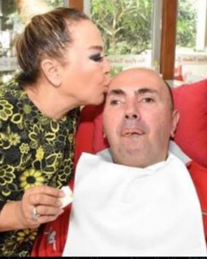 Serpil Çakmaklı Instagram - Rabbim hiç hisseye evlat acısı yaşatmasın. Çok zor dayanılmaz bir acı. Bir anne için hiç de kolay değil Ruhu sonunda özgürlüğe kavuştu .Ne çok anı birlikte geçirilen ne çok güzel zaman Safiye'm bunlar tek tesellin gittiği yerde çok çok mutlu olsun . Sözün bittiği yer hiç bir şey şu an senin acını dindiremez Ebeveyn olan herkes bir şekilde maalesef bu acıyı derinden yaşıyor .Canım her daim evlatların için çok iyi bir anne oldun  başın sağolsun başımız sağolsun nasıl perişansın tahmin etmek pekde zor değil .Mekanı cennet ruhu şad olsun harunumuzun .#safiyesoyman @safiyesoyman #serpilçakmaklı #faiköztürk @faikozturk06