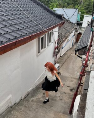 Seulgi Instagram - 오늘은 준면오빠와 슬기로운 방학생활 촬영을 했다😉
오빠와의 인연이 벌써 17년이나 되었다니…!
17년 전의 나를 기억해주는 참으로 소중한 인연이다✨
예나 지금이나 똑같이 본인의 일을 사랑하고 열정적인 준면오빠
늘 끊임없는 노력과 도전을 하는 오빠를 응원해요!!!!! 
이번 콘서트 투어도 건강히 잘 다녀오시길😜 
무슨일이 있어도 앵콜콘 하면 꼭 보러가겠슴돠🙏🙏
