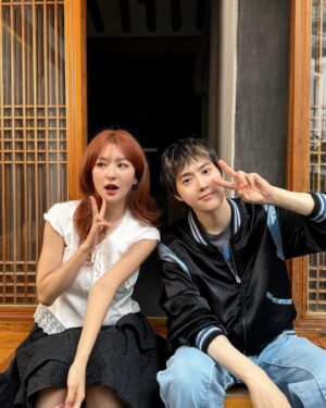 Seulgi Instagram - 오늘은 준면오빠와 슬기로운 방학생활 촬영을 했다😉
오빠와의 인연이 벌써 17년이나 되었다니…!
17년 전의 나를 기억해주는 참으로 소중한 인연이다✨
예나 지금이나 똑같이 본인의 일을 사랑하고 열정적인 준면오빠
늘 끊임없는 노력과 도전을 하는 오빠를 응원해요!!!!! 
이번 콘서트 투어도 건강히 잘 다녀오시길😜 
무슨일이 있어도 앵콜콘 하면 꼭 보러가겠슴돠🙏🙏