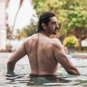 Shaad Randhawa Instagram - Wanna Swim ? 😉
:
:
#shaadrandhawa #chillwave #holiday