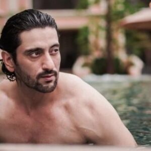 Shaad Randhawa Instagram - Wanna Swim ? 😉
:
:
#shaadrandhawa #chillwave #holiday
