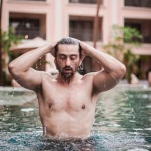 Shaad Randhawa Instagram - Wanna Swim ? 😉
:
:
#shaadrandhawa #chillwave #holiday