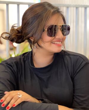 Shaalin Zoya Instagram - Usir Ennoda Irukkaiyila Ne Mannoda Povadhenge?

📸 @amaalsaira3