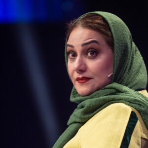 Shabnam Moghadami Instagram - .
.
چشم بر هم زدیم و ۱۵ برنامه گذشت.
فصل دوم ِ صداتوی عزیز تمام‌شد.
صداتو و ما، تمام ِ تلاش‌مان را کرده‌ایم تا به شمای ِ بیننده که دل به دل ِ ما داده‌اید،ما را دوست داشته‌اید و به ما اعتماد کرده‌اید،حسب ِ وظیفه و با تمام ِ دل‌مان،احترام بگذاریم،با شما صادق باشیم و همه‌ی توان‌مان را به کار بگیریم تا درخور ِ تماشا و توجه شما باشیم.
سپاس از شما و مهرتان که همراه ِ همیشه‌ی ما و صداتو هستید.
.
یک «پرتوان باشید»و یک «خسته نباشید» ِ بلند بالا،به اعضای خانواده‌ی بزرگ ِ صداتو،چه آن‌ها که مقابل دوربین و روی صحنه بودند و پیش ِ چشم شما،چه آن‌ها که پشت ِ صحنه بودند و شما نمی‌دیدشان.
همه‌ی آن‌ها که ماه‌ها تلاش کردند تا به چشم شما بیاییم.
.
من و دوستانم در صداتوی عزیز،گاه با تب و بیماری،گاه با صدایی گرفته و حنجره‌ای خسته…گاه با اندوه و دل‌گرفتگی…گاه با مشکلاتی که روح و روان‌مان را می‌چلاند.تلاش کردیم بهترین ِ خودمان باشیم.تلاش کردیم همه‌ی خستگی‌ها و غم‌ها و گرفتاری‌های شخصی و اجتماعی را پشت ِ در استودیوی ِضبط بگذاریم و با دلی روشن و حواسی جمع و صورتی پُر از لبخند کنار شما و برنامه باشیم…بخندیم و بخوانیم و شما را به لبخند و موسیقی و ترانه دعوت کنیم.
دوست جان‌ها،خواهر‌جان‌ها و برادر‌جان‌ها…
دوست‌تان دارم و آرزویم درخشش‌همیشگی‌ ِ شماست.
.
این چند‌قاب،عکس‌هایی که عکاس ِ برنامه،مجید ریاحی عزیز ،حین ضبط، از ما برداشته‌اند.تقدیم به نگاه شما.با سپاس از ایشان.
.
نکته :از تک‌تک ِ نوازندگان حرفه‌ای و درجه‌یک ِ برنامه و رهبر ارکستر،امیرعلی هدایت زاده‌ عزیز، بسیار ممنونم.
.
نکته‌ی دوم: عزیزانم،باور بفرمایید برای شرکت در فصل سوم برنامه،هیچ راهی…هیچ راهی به جز ثبت نام از طریق سایت ِ صداتو وجود ندارد!
.
#صداتو
#حامد_جوادزاده 
#محسن_کیایی
#محسن_شریفیان
#محمد_بحرانی 
#امیر_مهدی_ژوله 
#ریحانه_سعیدیان 
#فاطمه_باقری 
#مجید_ریاحی
#گیم_شو_صداتو 
#امیر_علی_هدایت_زاده 
#نوید_فرح_مرزی
#مریم_یاستی
#محمد_اردلانى 
.
@sedatotvshow 
@hamedjavadzade
@mohsen_kiaee 
@mohsen_sharifian 
@reyhansaedeyan 
@faatemebagheri 
@majidriyahiphotography 
@navidfarahmarzi.art 
@m_ardalani 
@filimocom
@maryam_yasti
@amirali.hedayatzadeh