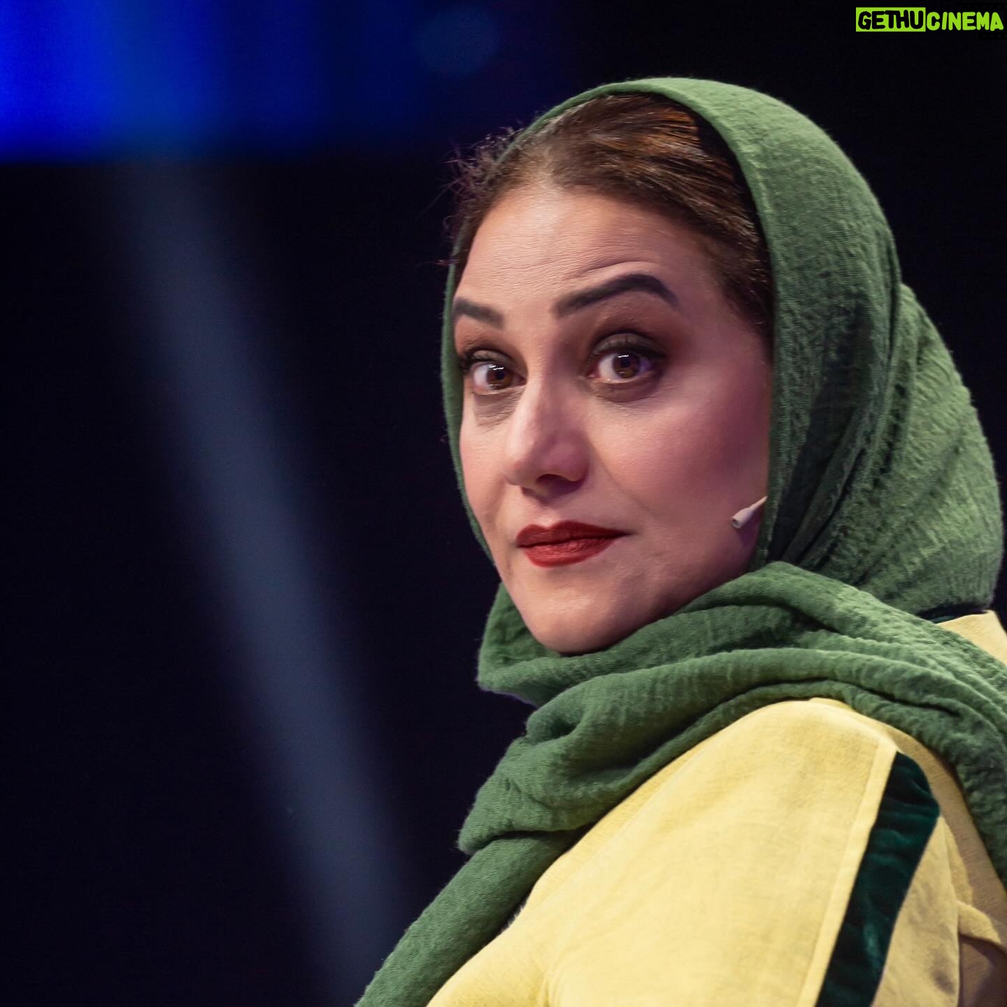 Shabnam Moghadami - 97.4K Likes - .
.
چشم بر هم زدیم و ۱۵ برنامه گذشت.
فصل دوم ِ صداتوی عزیز تمامشد.
صداتو و ما، تمام ِ تلاشمان را کردهایم تا به شمای ِ بیننده که دل به دل ِ ما دادهاید،ما را دوست داشتهاید و به ما اعتماد کردهاید،حسب ِ وظیفه و با تمام ِ دلمان،احترام بگذاریم،با شما صادق باشیم و همهی توانمان را به کار بگیریم تا درخور ِ تماشا و توجه شما باشیم.
سپاس از شما و مهرتان که همراه ِ همیشهی ما و صداتو هستید.
.
یک «پرتوان باشید»و یک «خسته نباشید» ِ بلند بالا،به اعضای خانوادهی بزرگ ِ صداتو،چه آنها که مقابل دوربین و روی صحنه بودند و پیش ِ چشم شما،چه آنها که پشت ِ صحنه بودند و شما نمیدیدشان.
همهی آنها که ماهها تلاش کردند تا به چشم شما بیاییم.
.
من و دوستانم در صداتوی عزیز،گاه با تب و بیماری،گاه با صدایی گرفته و حنجرهای خسته…گاه با اندوه و دلگرفتگی…گاه با مشکلاتی که روح و روانمان را میچلاند.تلاش کردیم بهترین ِ خودمان باشیم.تلاش کردیم همهی خستگیها و غمها و گرفتاریهای شخصی و اجتماعی را پشت ِ در استودیوی ِضبط بگذاریم و با دلی روشن و حواسی جمع و صورتی پُر از لبخند کنار شما و برنامه باشیم…بخندیم و بخوانیم و شما را به لبخند و موسیقی و ترانه دعوت کنیم.
دوست جانها،خواهرجانها و برادرجانها…
دوستتان دارم و آرزویم درخششهمیشگی ِ شماست.
.
این چندقاب،عکسهایی که عکاس ِ برنامه،مجید ریاحی عزیز ،حین ضبط، از ما برداشتهاند.تقدیم به نگاه شما.با سپاس از ایشان.
.
نکته :از تکتک ِ نوازندگان حرفهای و درجهیک ِ برنامه و رهبر ارکستر،امیرعلی هدایت زاده عزیز، بسیار ممنونم.
.
نکتهی دوم: عزیزانم،باور بفرمایید برای شرکت در فصل سوم برنامه،هیچ راهی…هیچ راهی به جز ثبت نام از طریق سایت ِ صداتو وجود ندارد!
.
#صداتو
#حامد_جوادزاده
#محسن_کیایی
#محسن_شریفیان
#محمد_بحرانی
#امیر_مهدی_ژوله
#ریحانه_سعیدیان
#فاطمه_باقری
#مجید_ریاحی
#گیم_شو_صداتو
#امیر_علی_هدایت_زاده
#نوید_فرح_مرزی
#مریم_یاستی
#محمد_اردلانى
.
@sedatotvshow
@hamedjavadzade
@mohsen_kiaee
@mohsen_sharifian
@reyhansaedeyan
@faatemebagheri
@majidriyahiphotography
@navidfarahmarzi.art
@m_ardalani
@filimocom
@maryam_yasti
@amirali.hedayatzadeh