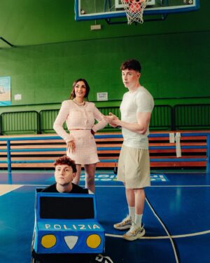 Shade Instagram - IL PROF DI EDUCAZIONE FISICA VI ASPETTA! 🏀🎾
Lo trovate nel video di DIRE FARE BACIARE, fuori ora! 
Link nelle storie.