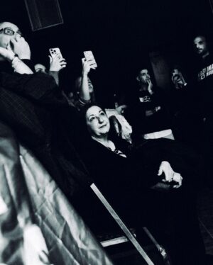 Shade Instagram - Torino, se chiudo gli occhi vi sento ancora cantare con me.
Quello che è successo ieri sera lo può capire solo chi c’è stato, siamo stati una cosa sola.
Inauguriamo questo tour nella mia città, con un tutto esaurito e con le persone che amo accanto a me.
Grazie, solo grazie. Eternamente grato.
Diversamente triste ma felice con voi. 
Ci vediamo alle prossime date! ❤️‍🩹🙏🏻