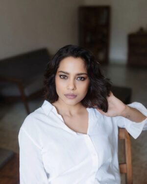 Shahana Goswami Instagram - Cream and White,
Shadows and Light,
Be your Best,
Be your Bright ! 

HMU - @mansimao 
Photographer - @portraitsbybalvindersingh 
Styling concept - Denim and White
Space - Home