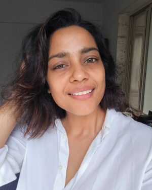 Shahana Goswami Instagram - *UNVEILING & REVEALING*

The dressed up, to the stripped down.. the acceptance that I am all the phases and that I actually love all the phases of me. 

Had a lovely photoshoot with my wonderful sweetheart @mansimao and decided to capture the make up with lenses beautiful, to the make up off with lenses beautiful, to the make up off, lenses off beautiful. 

P.s. I actually really like my dark circle.. I feel they add contour and colour to my face.. 

#lovemeinallforms #beauty #natural #makeup #dressedup #strippeddown #nomakeup #transitions #makeuptransitions
