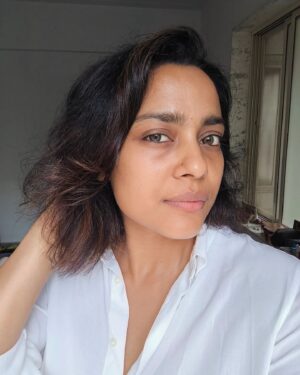 Shahana Goswami Instagram - *UNVEILING & REVEALING*

The dressed up, to the stripped down.. the acceptance that I am all the phases and that I actually love all the phases of me. 

Had a lovely photoshoot with my wonderful sweetheart @mansimao and decided to capture the make up with lenses beautiful, to the make up off with lenses beautiful, to the make up off, lenses off beautiful. 

P.s. I actually really like my dark circle.. I feel they add contour and colour to my face.. 

#lovemeinallforms #beauty #natural #makeup #dressedup #strippeddown #nomakeup #transitions #makeuptransitions
