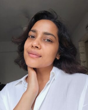 Shahana Goswami Instagram - *UNVEILING & REVEALING*

The dressed up, to the stripped down.. the acceptance that I am all the phases and that I actually love all the phases of me. 

Had a lovely photoshoot with my wonderful sweetheart @mansimao and decided to capture the make up with lenses beautiful, to the make up off with lenses beautiful, to the make up off, lenses off beautiful. 

P.s. I actually really like my dark circle.. I feel they add contour and colour to my face.. 

#lovemeinallforms #beauty #natural #makeup #dressedup #strippeddown #nomakeup #transitions #makeuptransitions