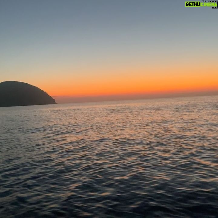 Shaila Gatta - 22.9K Likes - La foto numero 3 è la prova che non era una vacanza ma un tour de force 😂🌸🇮🇹
Ph @sara.rossi.ph
#Sicily #eolieislands