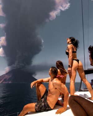 Shaila Gatta Instagram - Vedere l’’eruzione di Stromboli dal vivo è stato incredibile… 🤍

La natura è meravigliosa

 Ph @sara.rossi.ph