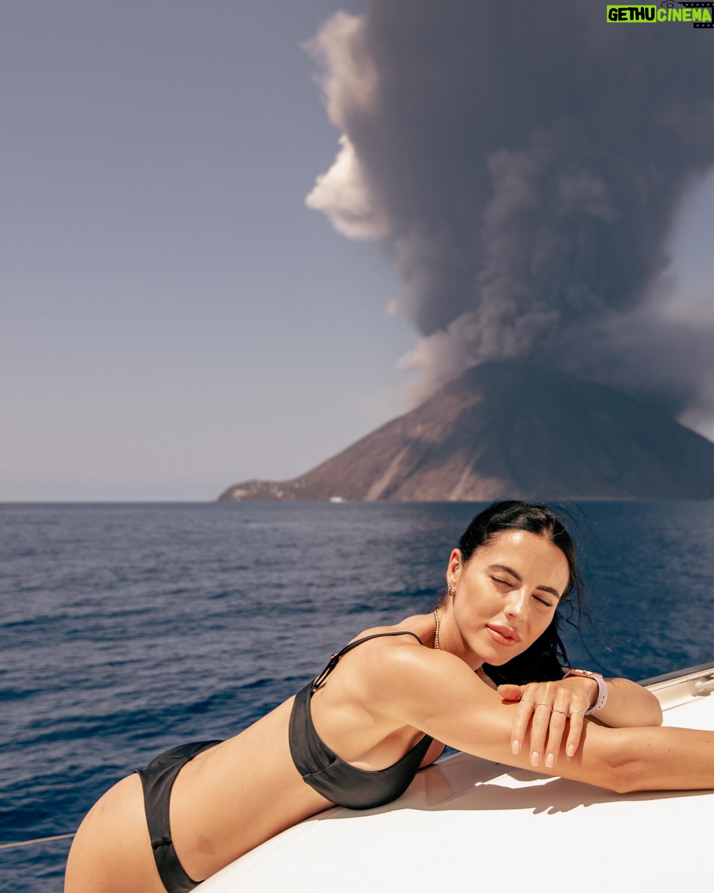 Shaila Gatta - 63.2K Likes - Vedere l’’eruzione di Stromboli dal vivo è stato incredibile… 🤍
La natura è meravigliosa
Ph @sara.rossi.ph