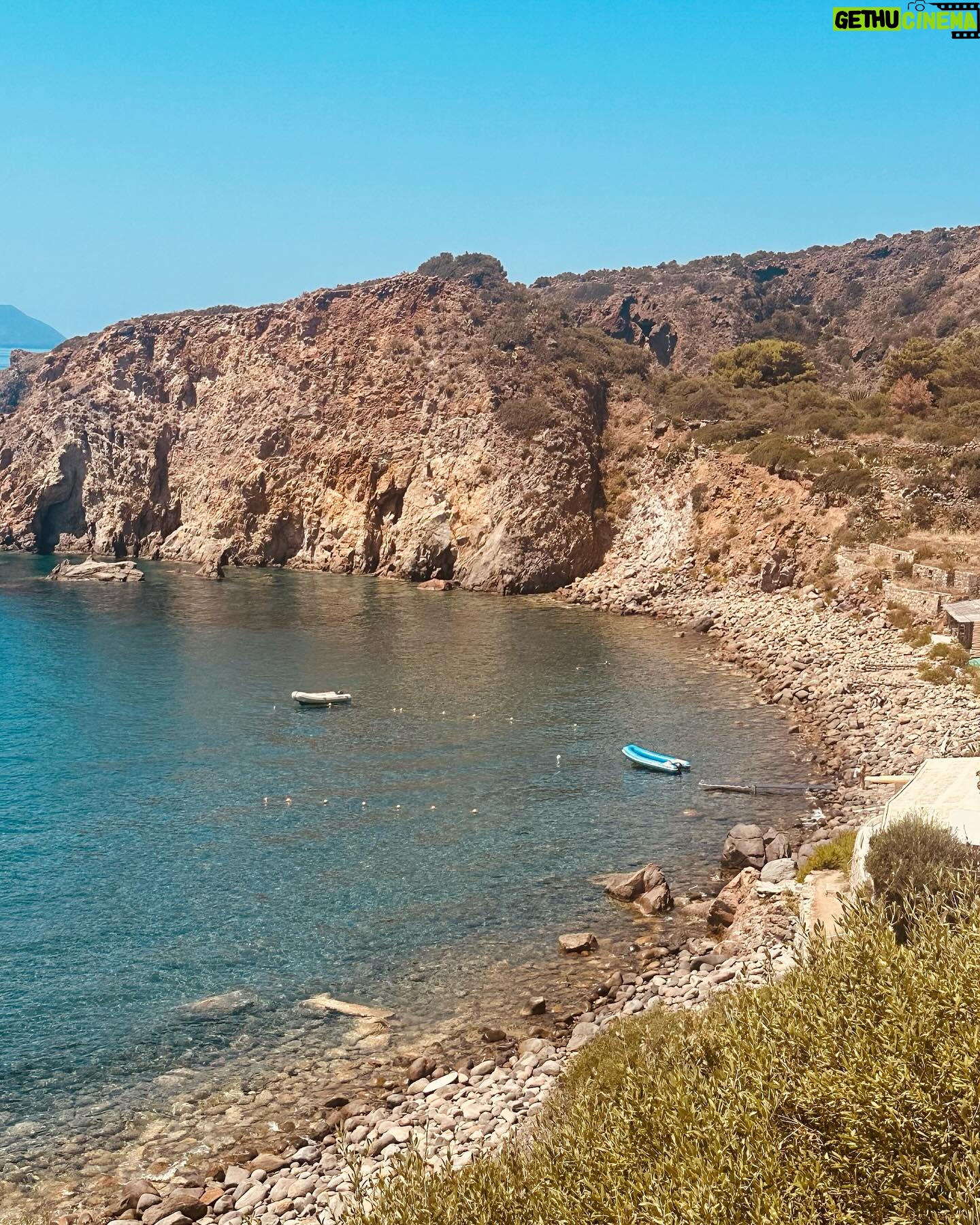 Shaila Gatta - 22.8K Likes - Grazie amici per questi giorni meravigliosi alla scoperta di uno dei gioielli del nostro paese… le isole Eolie! ♥️🌸