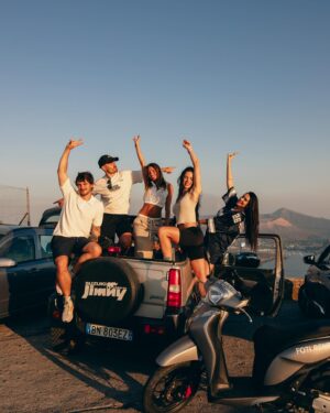 Shaila Gatta Instagram - Eolie dump with friends 🌸♥️🐬

📸 @sara.rossi.ph