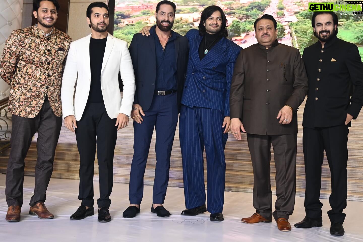 Shaji Choudhary - 2.5K Likes - Feeling blessed 😇 thank you God for each and everything 💕🙏 just keep your blessings as well
.
.
.
#upaa #award #awardwinning #awards #uttarpradesh #uttarpradeshartistacademy #bestactor #win #winner #lucknow #blessed #alifazal #sharadmalhotra #ajaysinghchaudhary #shajichoudhary @alifazal9 @sharadmalhotra009 @ajaysinghchaudhary