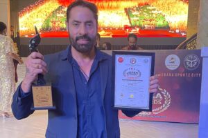 Shaji Choudhary Instagram - Feeling blessed 😇  thank you God for each and everything 💕🙏 just keep your blessings as well 
.
.
.
#upaa #award #awardwinning #awards #uttarpradesh #uttarpradeshartistacademy #bestactor #win #winner #lucknow #blessed #alifazal #sharadmalhotra #ajaysinghchaudhary #shajichoudhary @alifazal9 @sharadmalhotra009 @ajaysinghchaudhary