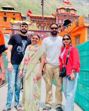 Shaji Choudhary Instagram - जय बद्रीनाथ जी। मन करेगा बार बार जाने का । पर एक बार तो जायेगा ।💕
.
.
.

#badrinath #badrinathtemple🙏 #utrakhand #hillsation #mounatains #river #greenland #weather #cloud #instagood #instagram #post