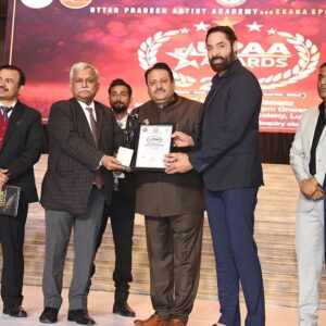 Shaji Choudhary Instagram - Feeling blessed 😇  thank you God for each and everything 💕🙏 just keep your blessings as well 
.
.
.
#upaa #award #awardwinning #awards #uttarpradesh #uttarpradeshartistacademy #bestactor #win #winner #lucknow #blessed #alifazal #sharadmalhotra #ajaysinghchaudhary #shajichoudhary @alifazal9 @sharadmalhotra009 @ajaysinghchaudhary