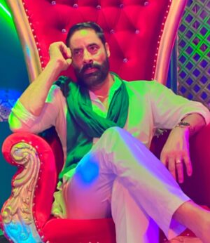 Shaji Choudhary Instagram - Caption aap hi bata do ..!!💕💕
.
.
.
#pictures #pictureoftheday #pictoftheday #red #redchair #king #kingsize #white #redandwhite