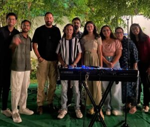 Shaji Choudhary Instagram - Beautiful evening with amazing band group ❤️❤️
.
.
.
#music #night #band #group #family #party #home #saanvi #srishti #singing #singers #star