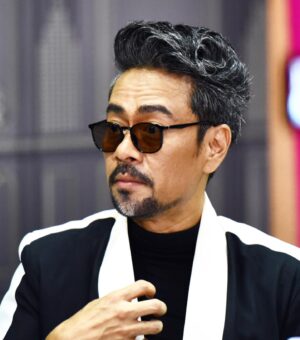 Sham Visa Instagram - Setiap minggu tanpa gagal pihak media akan setia menunggu utk temubual & membuat liputan utk abg sham. Alhamdulillah abg sham amat hargainya. Terima kasih atas sokongan kalian semua yg tak henti memberikan publisiti positif. Thank you so much semua.. ❤️
.
Terima kasih buat photographer dari @neonpixelofficial yg sentiasa merakamkan gambar kandid abg sham di sesi sidang media malam ahad lalu. Thank you so much guys, the best digital team! 🙏🏻✌🏻
.
📸 @neonpixelofficial 🏫 @mindorder 💖 @shamvengers
.
#MindOrder #MindOrderManagement #ShamVisa #ShamxMindOrder #ShamGV19 #GegarVaganza2019 #GV6 #shamvengers @shamvengers @mindorder