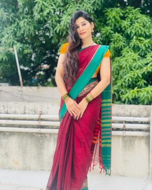 Shambhavy gurumoorthy Instagram - In a world full of trends, I choose to remain classic in my saree ❣️!!! 

This beautiful Saree from : @narayanpetcottonsaree 

#samandprasi #trending #instagood #instadaily #saree #loveyourself #selflove #positivity #positivevibes #shambhavy✨ #believe #traditional #tradition #tamilponnu