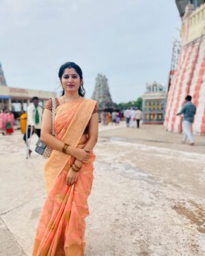 Shambhavy gurumoorthy Instagram - ✨divinely blessed 

#samandprasi #trending #trendingpictures #instagood #instadaily #instalike #instamood #thiruthani #blessed🙏 #divineguidance #divine #temple #specialday