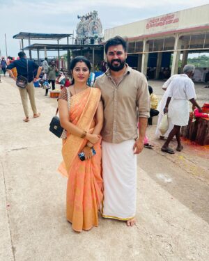 Shambhavy gurumoorthy Instagram - ✨divinely blessed 

#samandprasi #trending #trendingpictures #instagood #instadaily #instalike #instamood #thiruthani #blessed🙏 #divineguidance #divine #temple #specialday