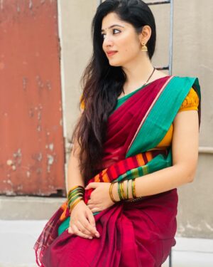 Shambhavy gurumoorthy Instagram - In a world full of trends, I choose to remain classic in my saree ❣️!!! 

This beautiful Saree from : @narayanpetcottonsaree 

#samandprasi #trending #instagood #instadaily #saree #loveyourself #selflove #positivity #positivevibes #shambhavy✨ #believe #traditional #tradition #tamilponnu