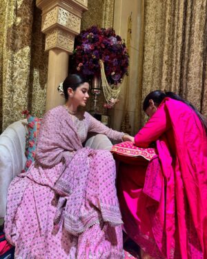 Shanaya Kapoor Instagram - mehendi today, memories forever! 🩷🩷🩷