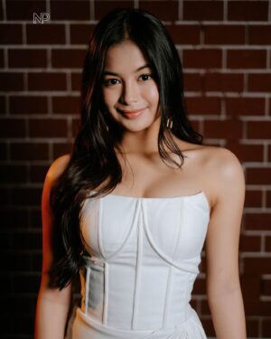 Shanelle Agustin Instagram - First of all, I just wanna thank God for always giving me opportunities, and thank you GMA Network and GMA Artist Center for being the platform that God used for me to be able to showcase my talents and skills, I couldn't be more happier and grateful for this. Things like this were just in my wildest of dreams, and now it is real and the experience is just surreal. I'm looking forward to be part of this journey ahead. Once again, Thank you mga Kapuso and to all of my supporters. This is just the beginning, will forever be grateful. 💙
